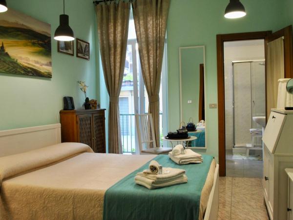 B&B Casa TORET : photo 6 de la chambre chambre double avec salle de bains privative