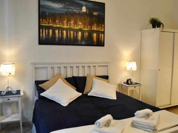 B&B Casa TORET : photo 4 de la chambre chambre double avec lit d'appoint