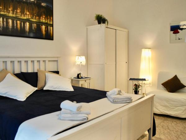 B&B Casa TORET : photo 6 de la chambre chambre double avec lit d'appoint