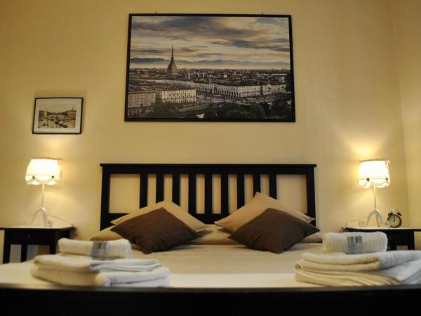 B&B Casa TORET : photo 4 de la chambre chambre double avec lit d'appoint