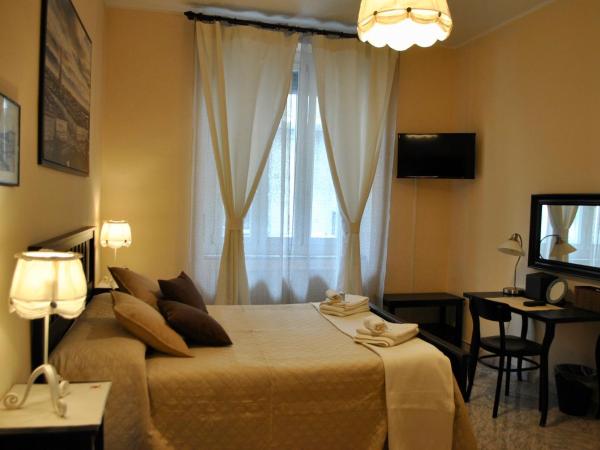 B&B Casa TORET : photo 5 de la chambre chambre double avec lit d'appoint