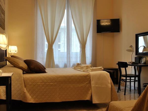 B&B Casa TORET : photo 6 de la chambre chambre double avec lit d'appoint