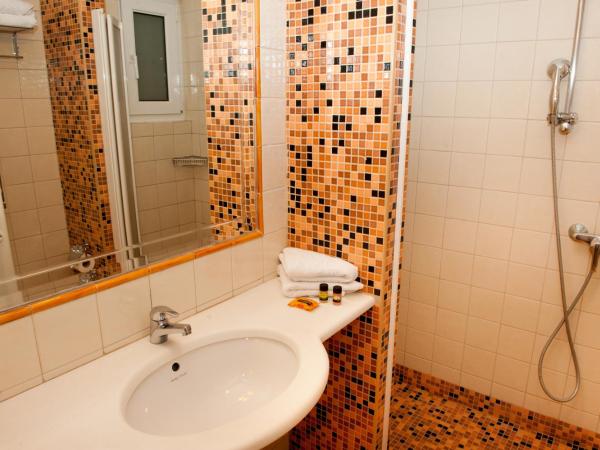 Hotel London : photo 2 de la chambre chambre double pour occupation familiale