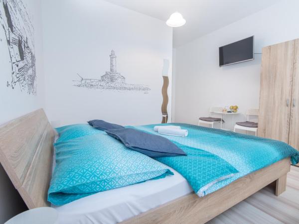 The Dots Hostel : photo 10 de la chambre chambre de luxe avec salle de bains privative