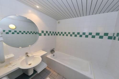 Le Robinson : photo 3 de la chambre chambre triple avec balcon