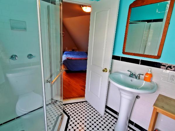 Point Breeze Guest House : photo 3 de la chambre chambre double deluxe avec douche