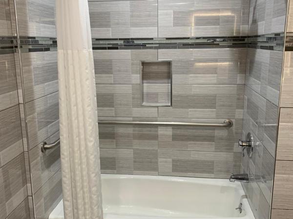 Mirage Inn & Suites : photo 3 de la chambre chambre lit king-size standard