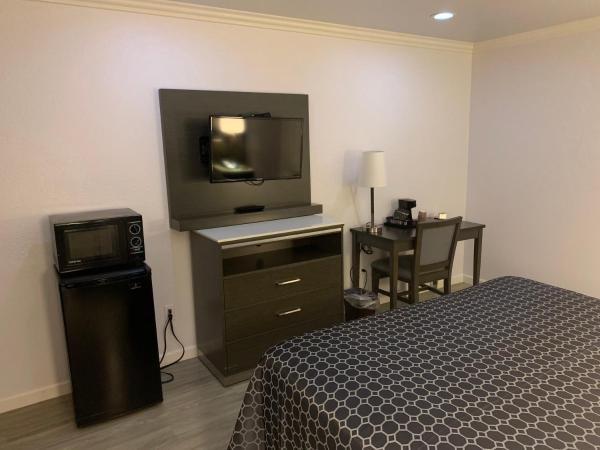 Mirage Inn & Suites : photo 3 de la chambre chambre lit king-size - accessible aux personnes à mobilité réduite