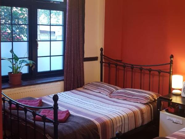 Hour Glass Hotel : photo 1 de la chambre chambre triple avec salle de bains