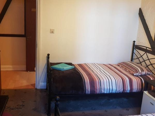 Hour Glass Hotel : photo 4 de la chambre chambre triple avec salle de bains