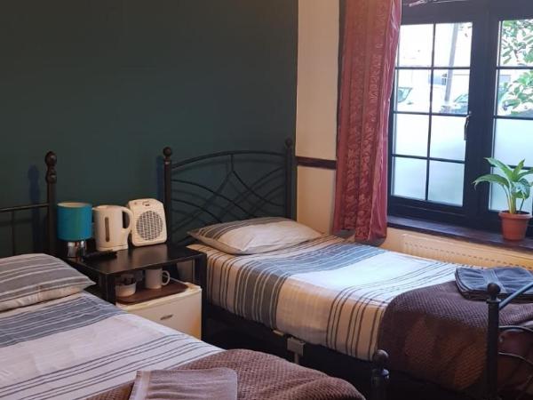 Hour Glass Hotel : photo 8 de la chambre chambre triple avec salle de bains