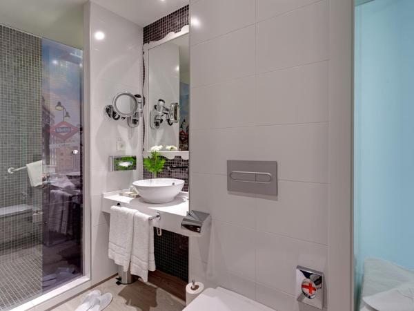 Hotel Indigo Madrid - Gran Via, an IHG Hotel : photo 3 de la chambre standard king room with patio view