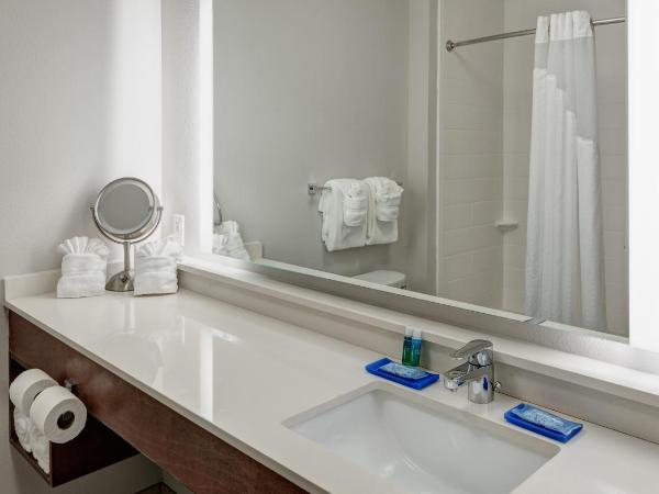 Holiday Inn Express & Suites - Orlando At Seaworld, an IHG Hotel : photo 1 de la chambre chambre avec 2 grands lits queen-size 