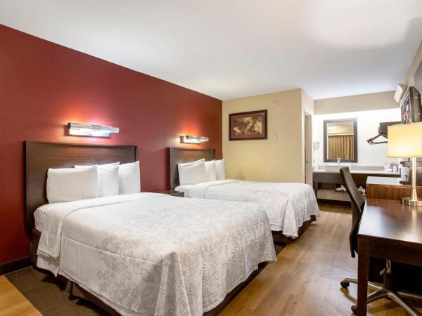Red Roof Inn PLUS+ St. Louis - Forest Park / Hampton Ave. : photo 1 de la chambre chambre standard avec 2 lits doubles - non-fumeurs