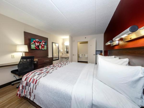 Red Roof Inn Tampa - Brandon : photo 2 de la chambre standard king room disability access non-smoking