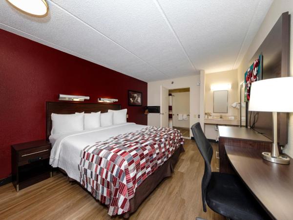 Red Roof Inn Tampa - Brandon : photo 4 de la chambre standard king room disability access non-smoking