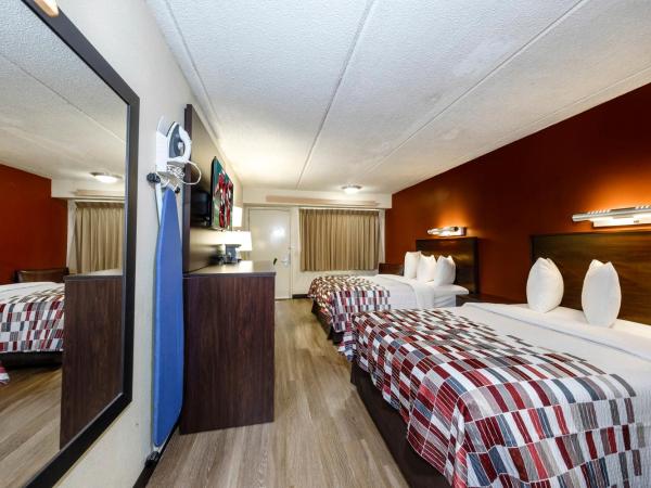 Red Roof Inn Tampa - Brandon : photo 3 de la chambre chambre deluxe avec 2 lits doubles - non-fumeurs
