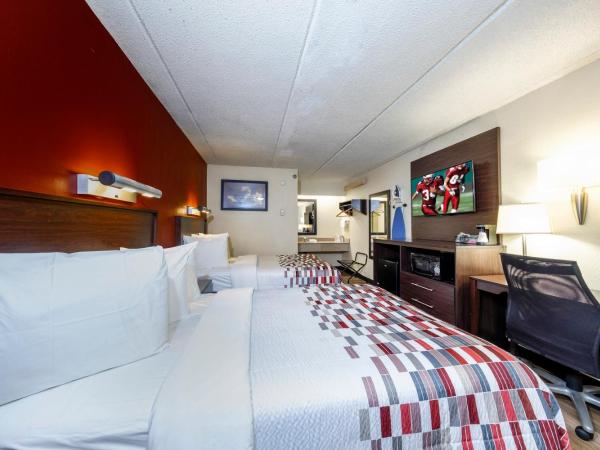 Red Roof Inn Tampa - Brandon : photo 2 de la chambre chambre deluxe avec 2 lits doubles - non-fumeurs