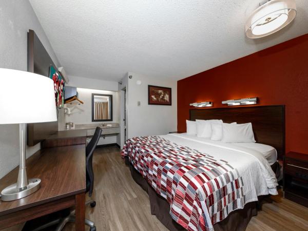 Red Roof Inn Tampa - Brandon : photo 1 de la chambre chambre lit king-size standard - non-fumeurs