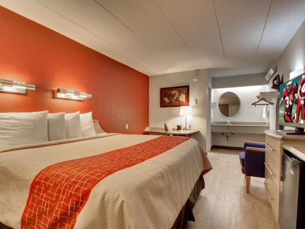 Red Roof Inn St Louis - Westport : photo 1 de la chambre chambre lit king-size supérieure - non-fumeurs