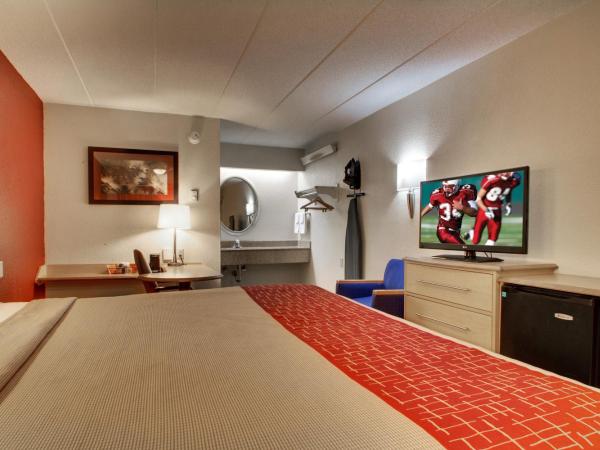Red Roof Inn St Louis - Westport : photo 5 de la chambre chambre lit king-size supérieure - non-fumeurs