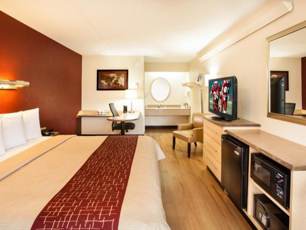 Red Roof Inn Louisville East - Hurstbourne : photo 4 de la chambre chambre lit king-size supérieure - non-fumeurs
