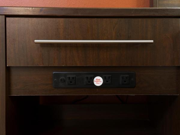 Red Roof Inn PLUS+ Austin South : photo 6 de la chambre chambre lit king-size supérieure - non-fumeurs