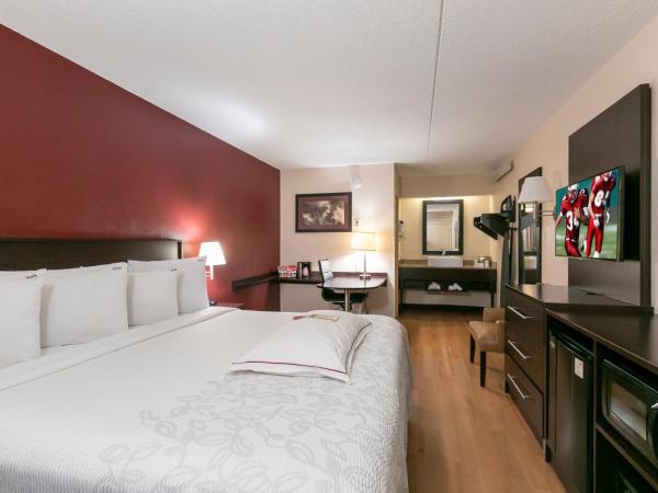 Red Roof Inn PLUS+ Atlanta - Buckhead : photo 1 de la chambre chambre premium lit king-size - non-fumeurs - literie surclassée et collation