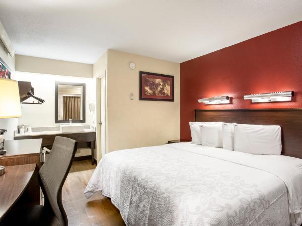 Red Roof Inn PLUS+ Atlanta - Buckhead : photo 2 de la chambre chambre lit king-size standard - non-fumeurs