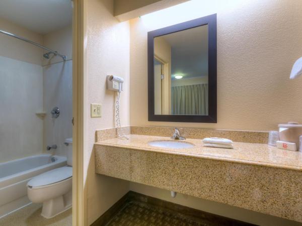 Red Roof Inn Memphis East : photo 1 de la chambre chambre de luxe avec 2 lits queen-size - non-fumeurs
