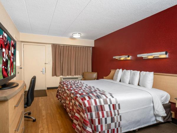 Red Roof Inn Indianapolis South : photo 1 de la chambre superior king room disability access non-smoking