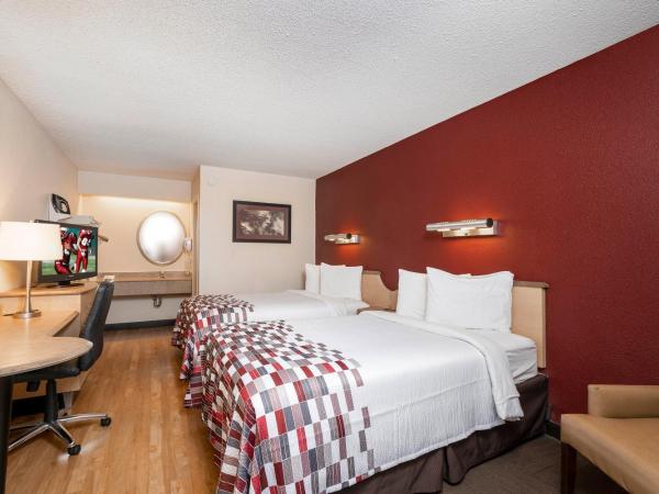 Red Roof Inn Indianapolis South : photo 4 de la chambre chambre deluxe avec 2 lits doubles - non-fumeurs