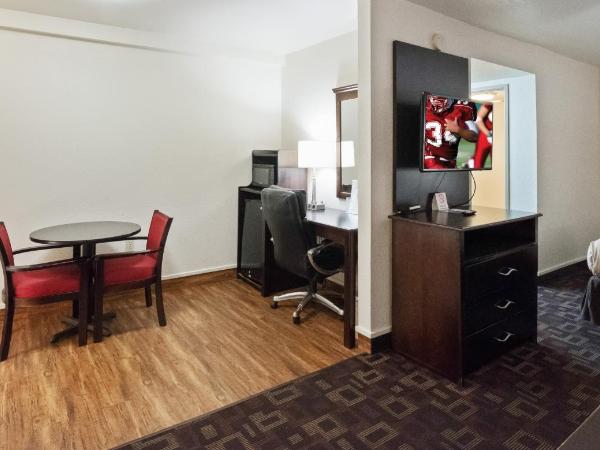 Red Roof Inn Oklahoma Airport I 40 W Fairgrounds : photo 1 de la chambre suite with two king beds non-smoking