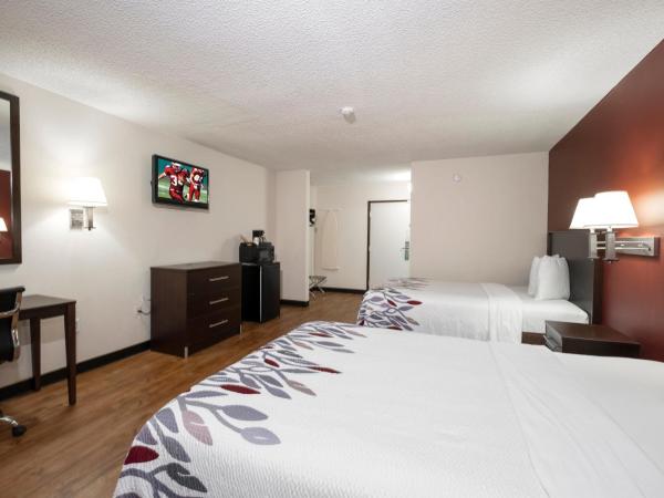 Red Roof Inn Charlotte - University : photo 1 de la chambre chambre double de luxe avec 2 lits doubles - non-fumeurs
