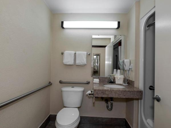 Red Roof Inn Charlotte - University : photo 4 de la chambre superior king room with disability access non-smoking
