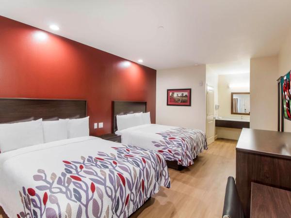Red Roof Inn Houston - Willowbrook : photo 3 de la chambre deluxe room with two queen beds smoke free