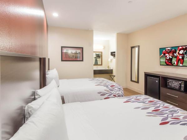 Red Roof Inn Houston - Willowbrook : photo 2 de la chambre deluxe room with two queen beds smoke free