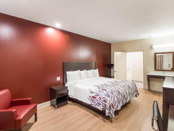 Red Roof Inn Houston - Willowbrook : photo 4 de la chambre chambre lit king-size deluxe - non-fumeurs