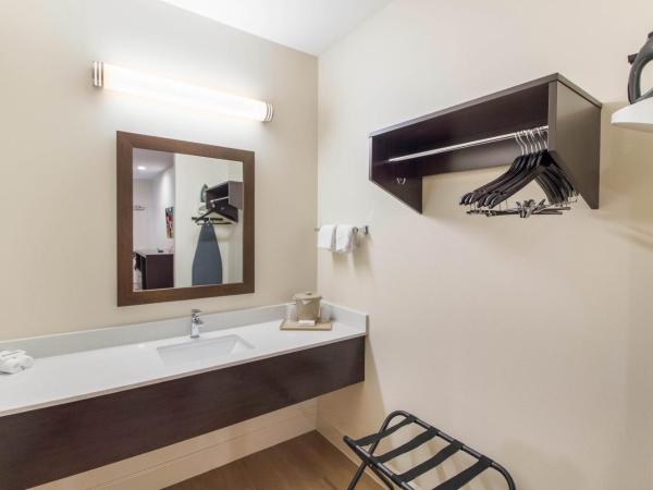 Red Roof Inn Houston - Willowbrook : photo 6 de la chambre chambre lit king-size supérieure - non-fumeurs