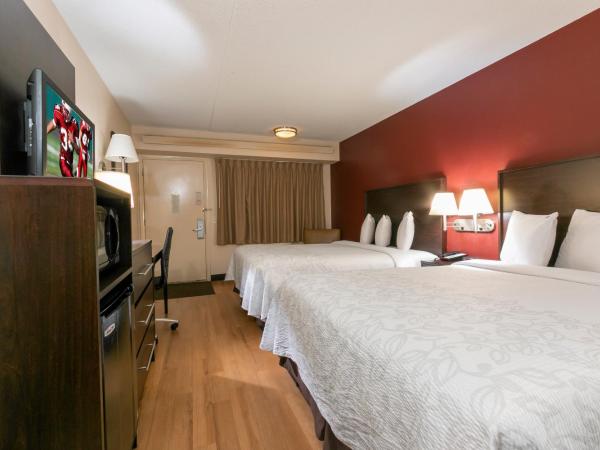 Red Roof Inn PLUS+ Columbus-Ohio State University OSU : photo 3 de la chambre deluxe room with two queen beds smoke free