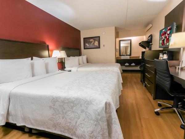 Red Roof Inn PLUS+ Columbus-Ohio State University OSU : photo 2 de la chambre deluxe room with two queen beds smoke free