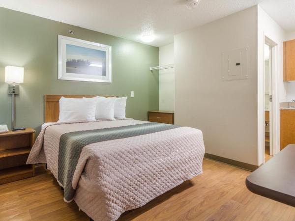 HomeTowne Studios by Red Roof Houston - Northwest : photo 1 de la chambre studio one double room non-smoking