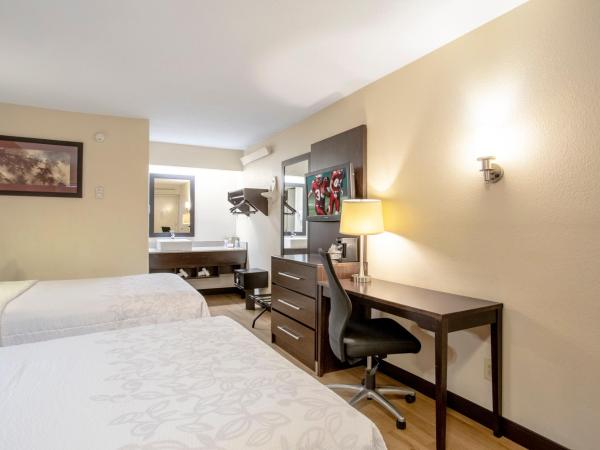 Red Roof Inn PLUS+ Pittsburgh South - Airport : photo 2 de la chambre chambre standard avec 2 lits doubles - non-fumeurs