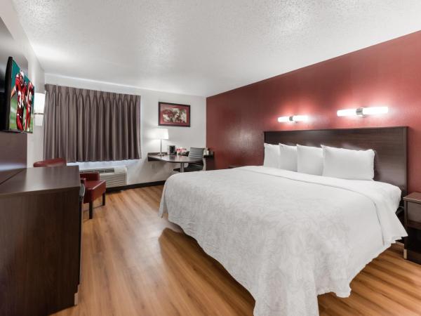 Red Roof Inn PLUS+ Columbus - Worthington : photo 1 de la chambre chambre lit king-size supérieure - non-fumeurs