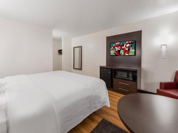 Red Roof Inn PLUS+ Columbus - Worthington : photo 3 de la chambre chambre lit king-size supérieure - non-fumeurs