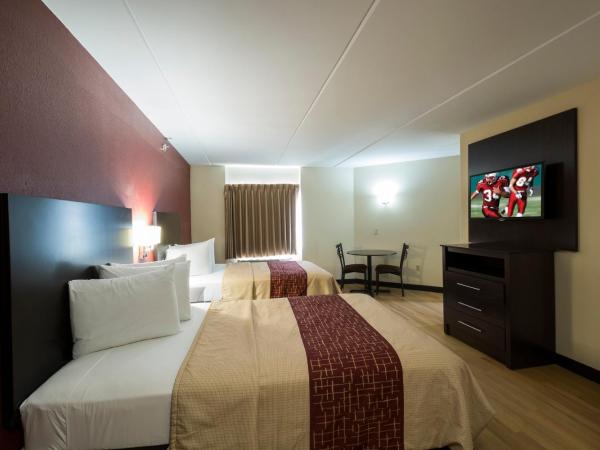 Red Roof Inn PLUS+ Houston - Energy Corridor : photo 3 de la chambre standard room with two queen beds smoke free