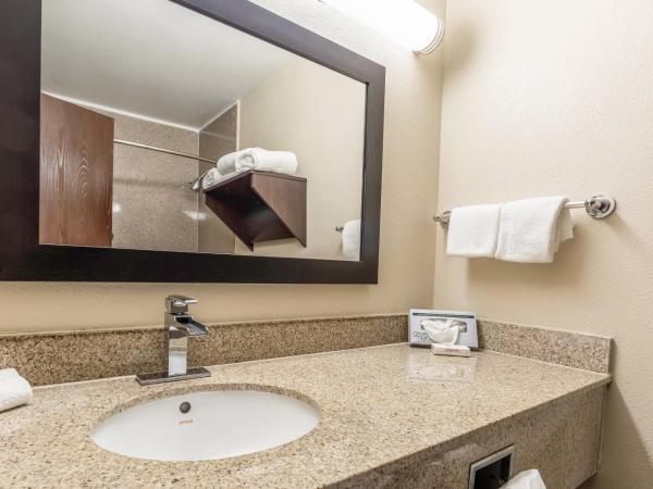 Red Roof Inn PLUS & Suites Houston - IAH Airport SW : photo 4 de la chambre  deluxe room with two queen beds smoke free