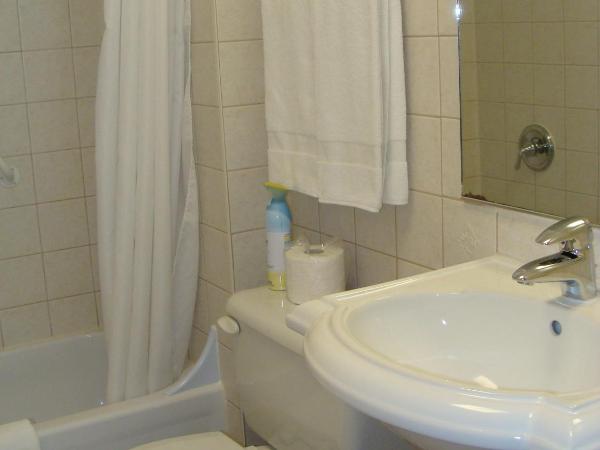 Au Petit Hôtel : photo 8 de la chambre chambre lit queen-size