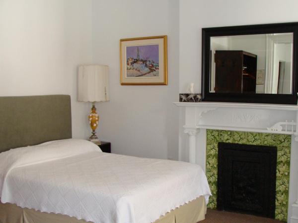 Au Petit Hôtel : photo 1 de la chambre chambre double avec 2 lits doubles