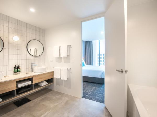 Crowne Plaza Adelaide, an IHG Hotel : photo 1 de la chambre suite 1 chambre - vue sur ville